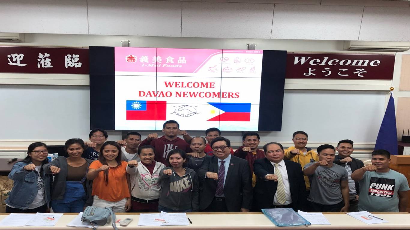 Philippines representative visits I-Mei factory to welcome first-ever directly hired workers from Davao.jpeg